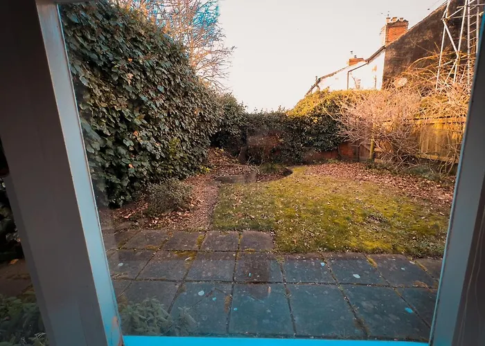 Stylish 4 Bed House With Parking In Central Norwich