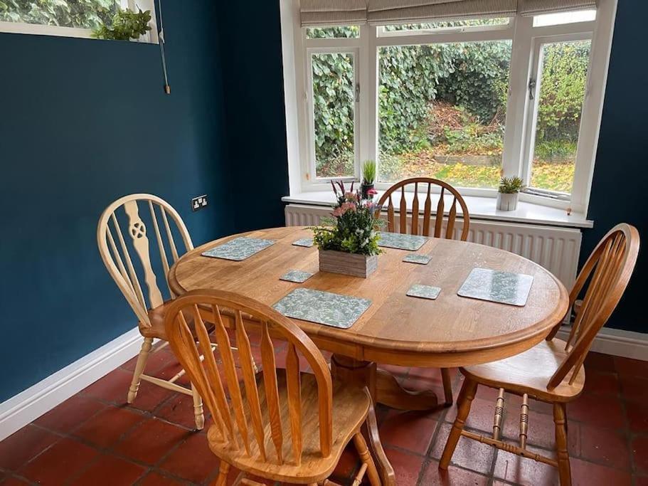 Stylish 4 Bed House With Parking In * Norwich
