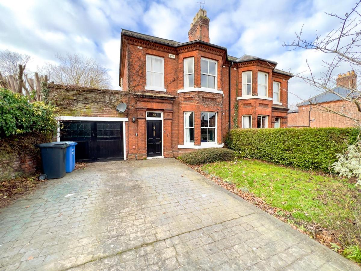 Stylish 4 Bed House With Parking In Holiday home Norwich