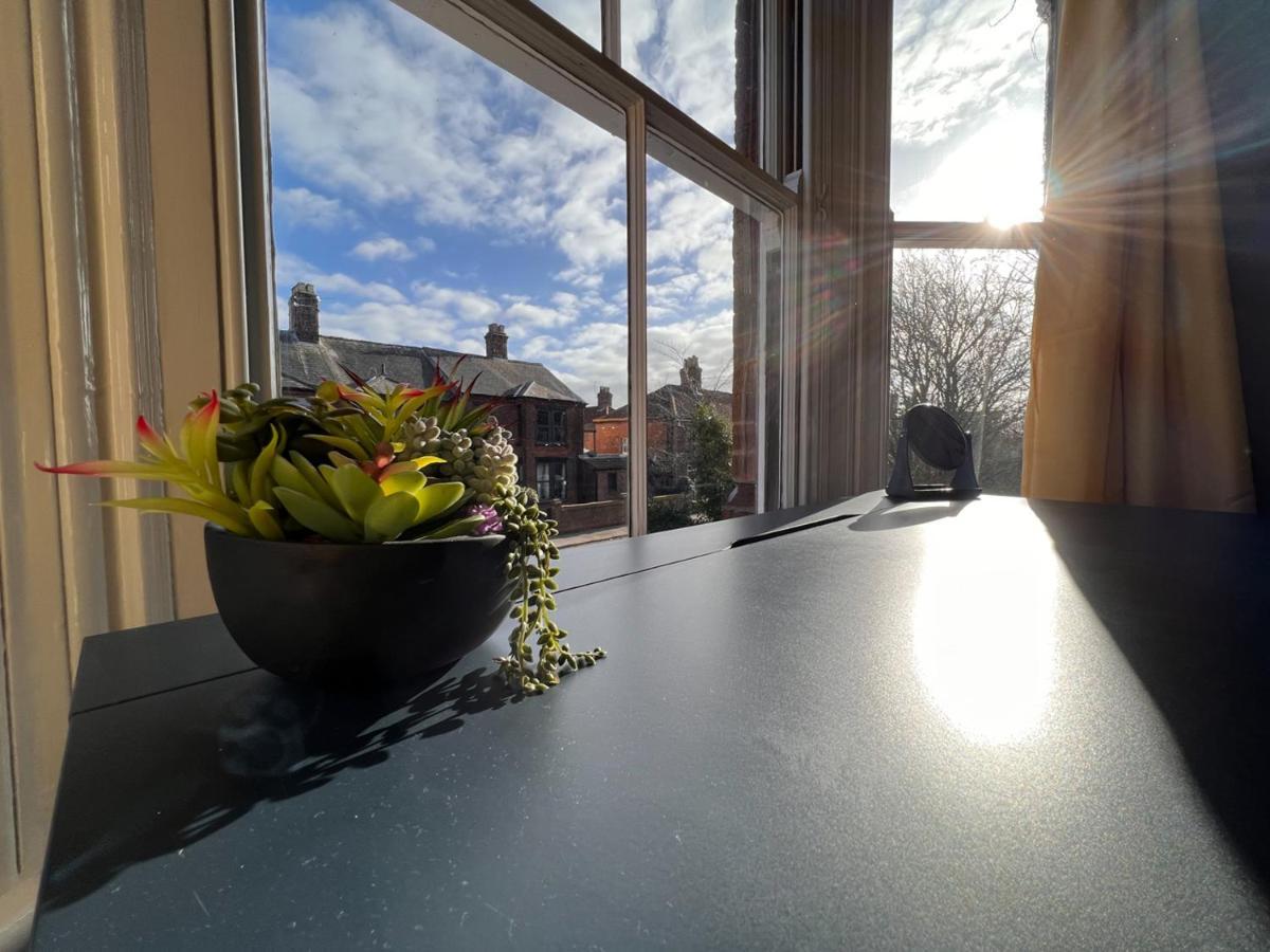 Stylish 4 Bed House With Parking In * Norwich
