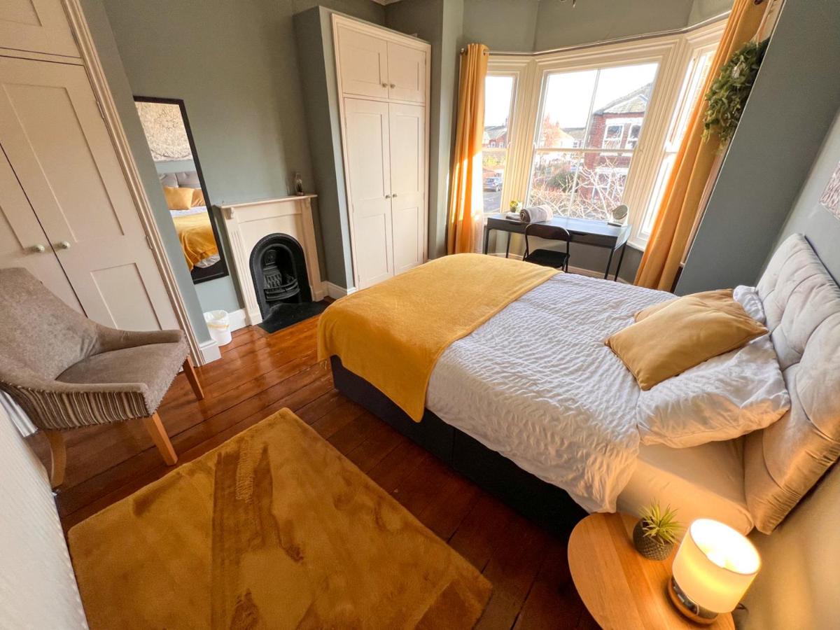 Stylish 4 Bed House With Parking In * Norwich