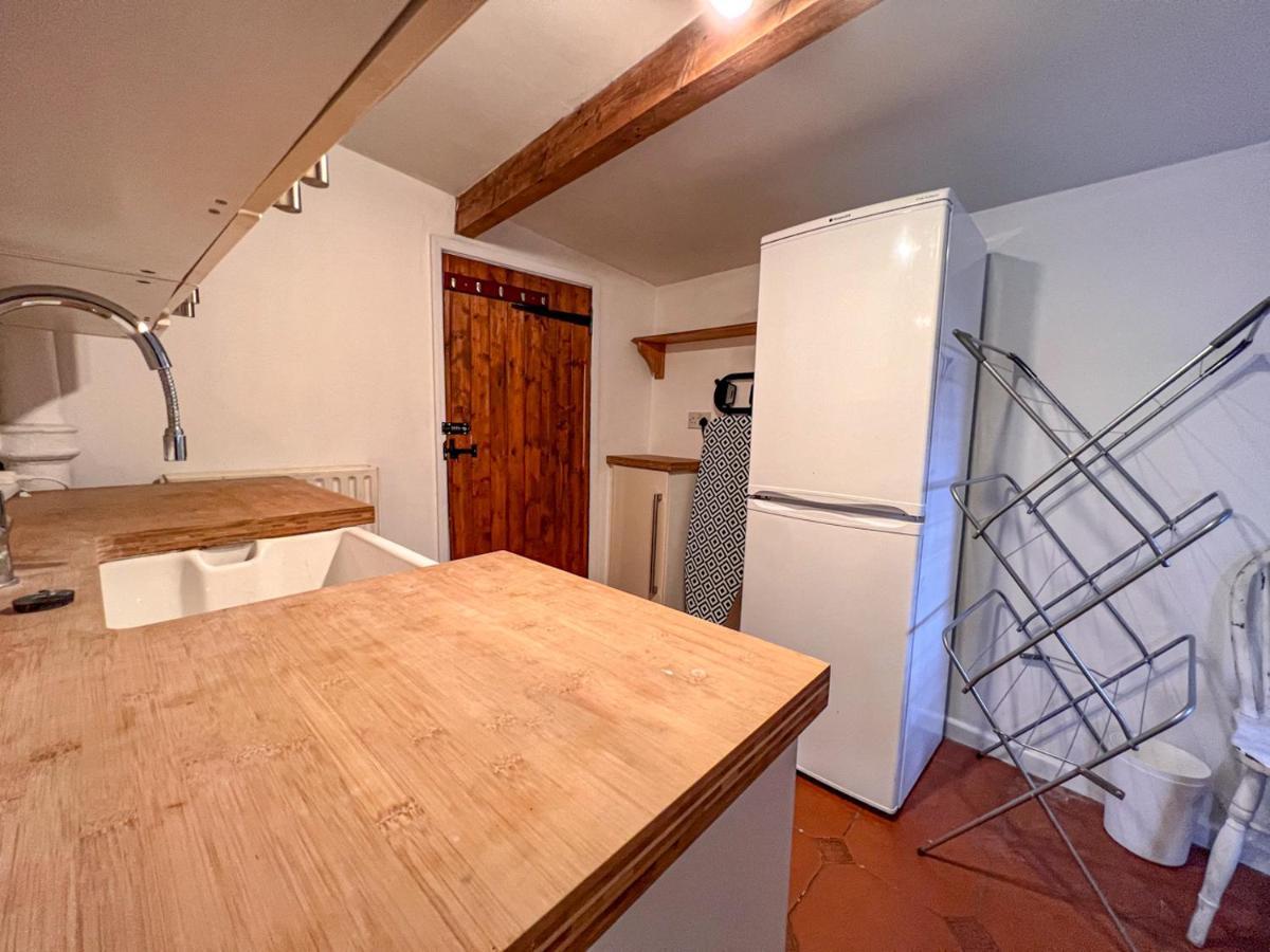 Stylish 4 Bed House With Parking In *