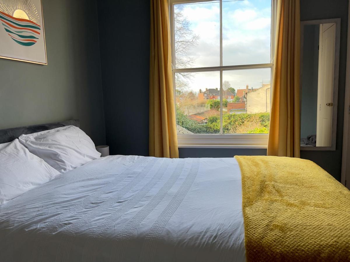 Stylish 4 Bed House With Parking In Norwich