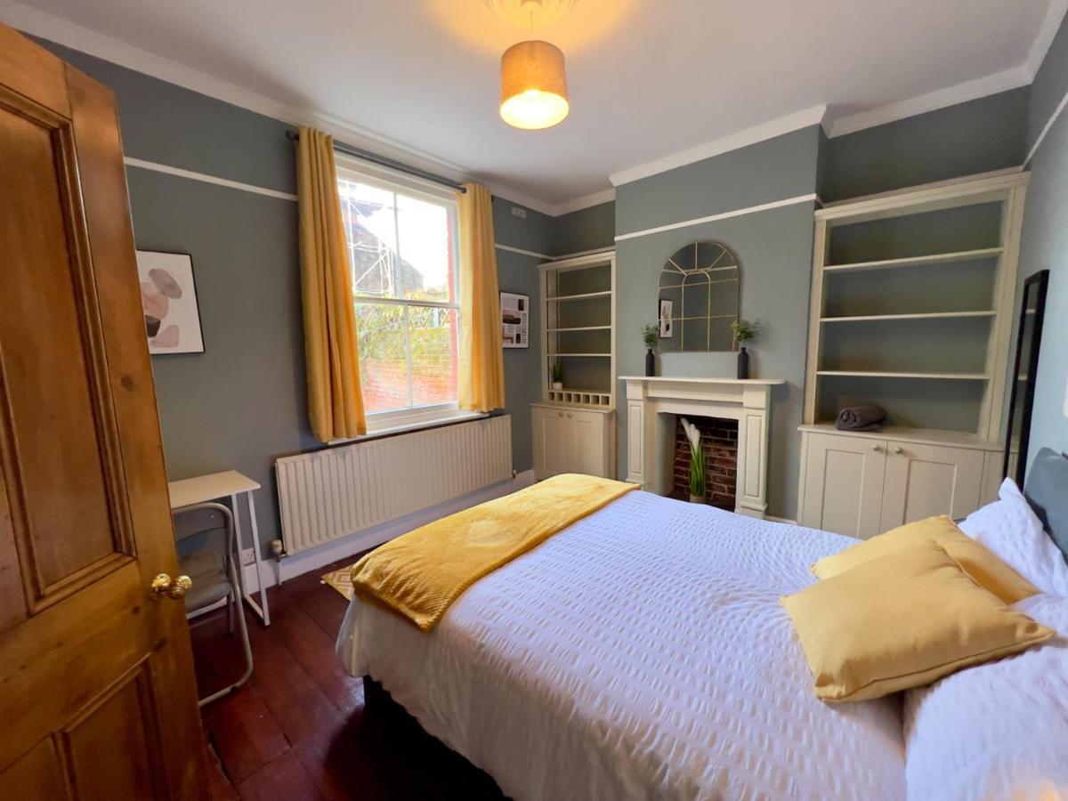 Holiday home Stylish 4 Bed House With Parking In Norwich